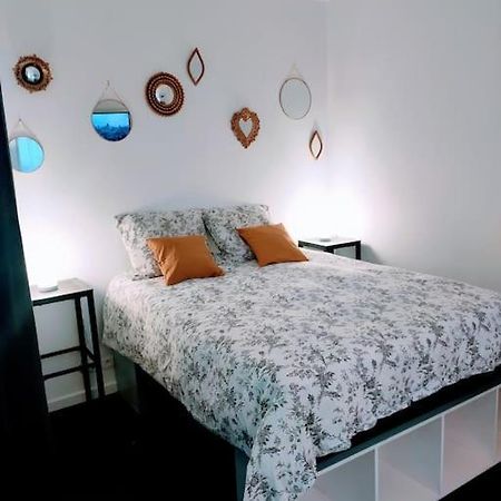 Appartement Les Abbesses Paris Exterior foto